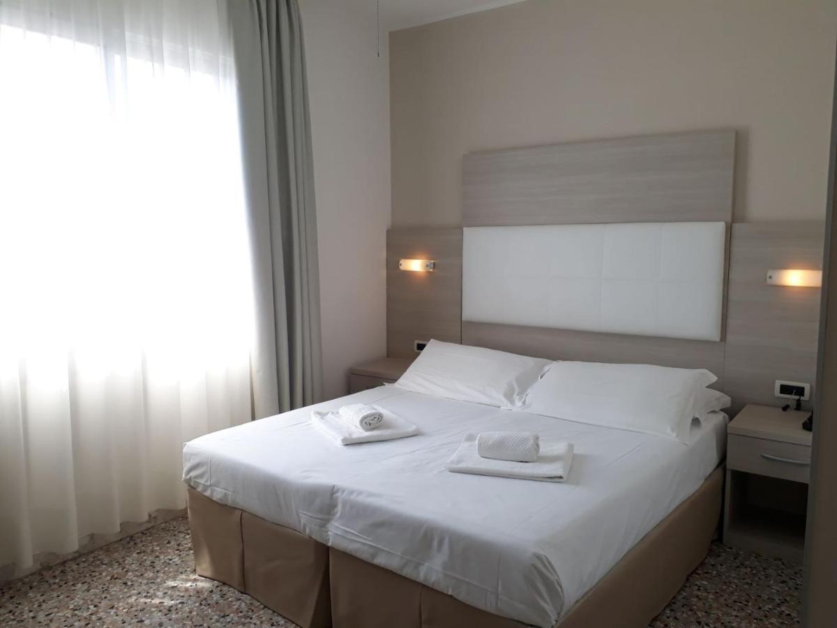 Hotel Atenea Golden Star Caorle Exterior photo