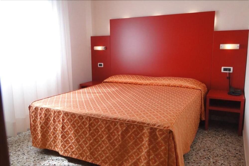 Hotel Atenea Golden Star Caorle Exterior photo