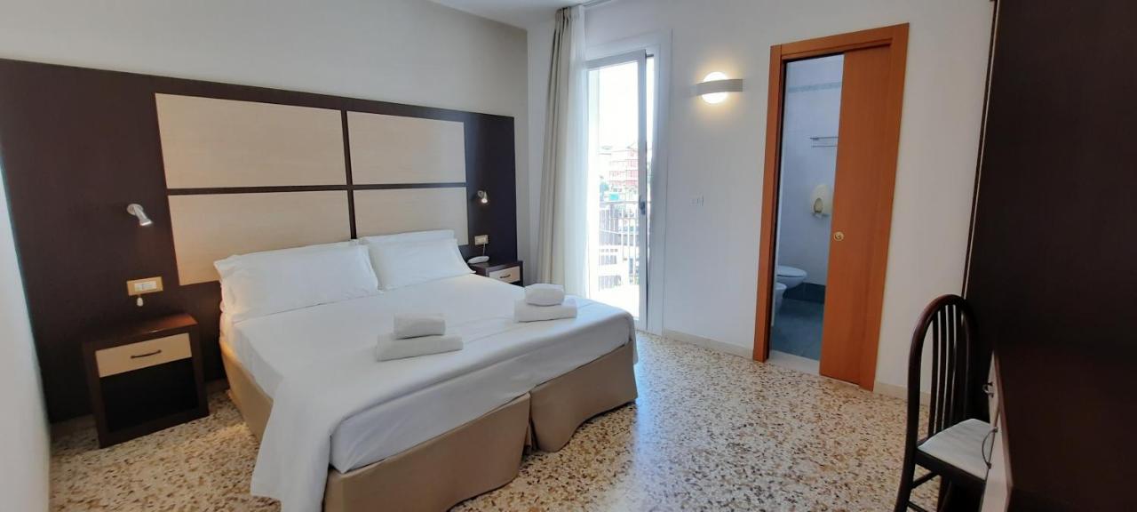 Hotel Atenea Golden Star Caorle Exterior photo