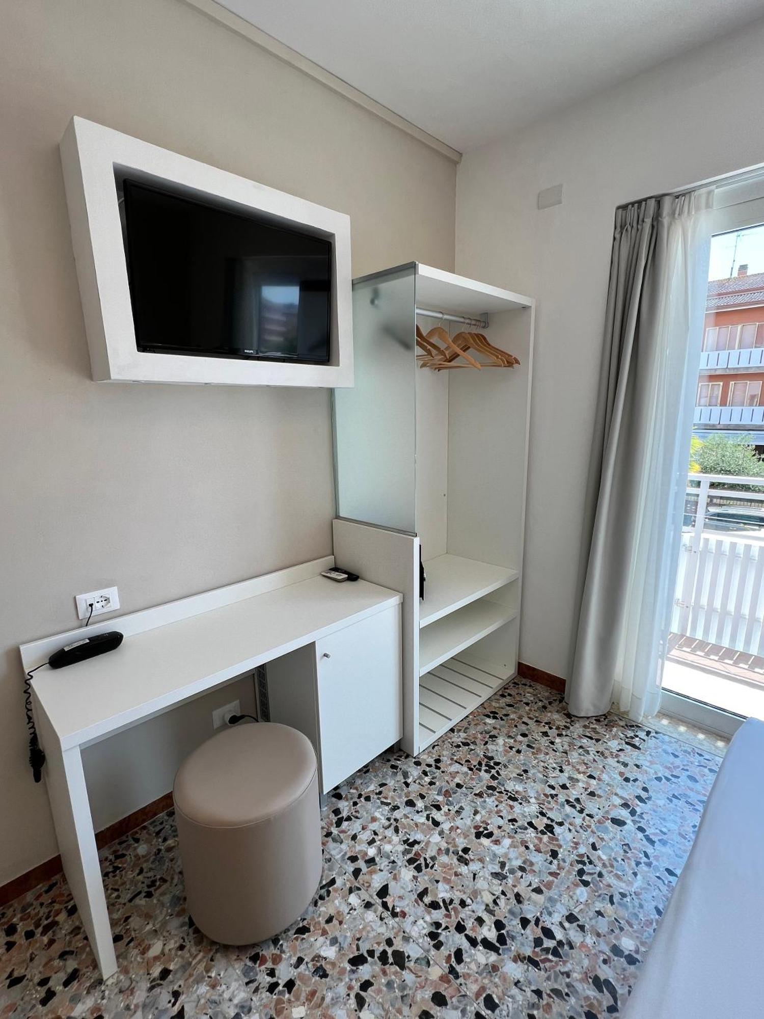 Hotel Atenea Golden Star Caorle Exterior photo