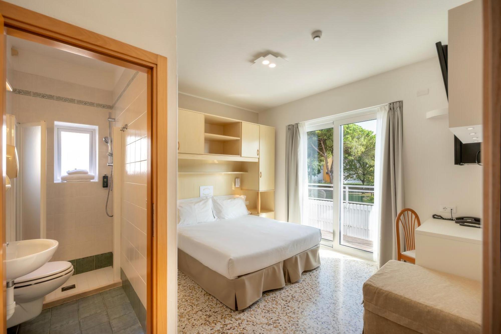 Hotel Atenea Golden Star Caorle Exterior photo