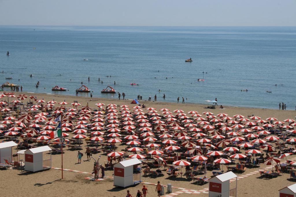 Hotel Atenea Golden Star Caorle Exterior photo