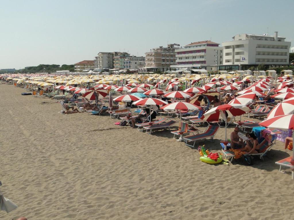 Hotel Atenea Golden Star Caorle Exterior photo